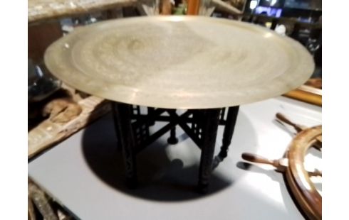 TABLE BASSE PLATEAU LAITON PIED BOIS