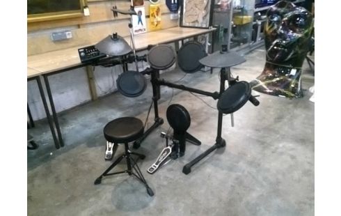 BATTERIE INSTRUMENT TECHNICA DD 502 J + TABOURET + BAGUETTES