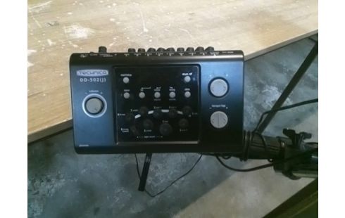 BATTERIE INSTRUMENT TECHNICA DD 502 J + TABOURET + BAGUETTES