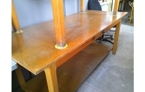 TABLE D ATELIER