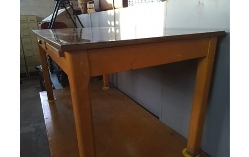 TABLE BUREAU