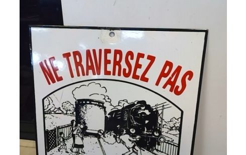 PLAQUE EMAILLEE NE TRAVERSEZ PAS