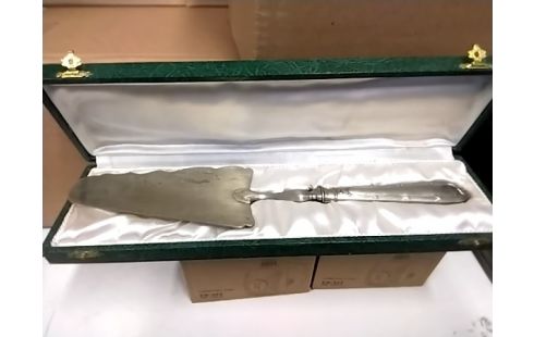 PELLE A TARTE AVEC ÉCRIN