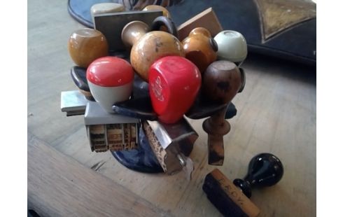 OBJET DECO TAMPONS RETROS DE BUREAU