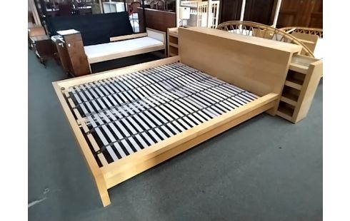 LIT 180X200 AVEC SOMMIERS ET CHEVETS