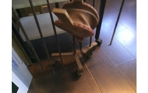 SERVITEUR DE CHEMINEE .