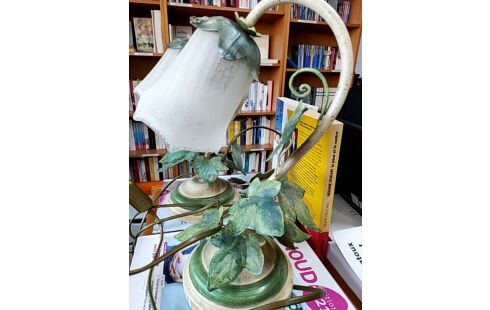 LAMPE FLEURS VERTES ET BLANCHES