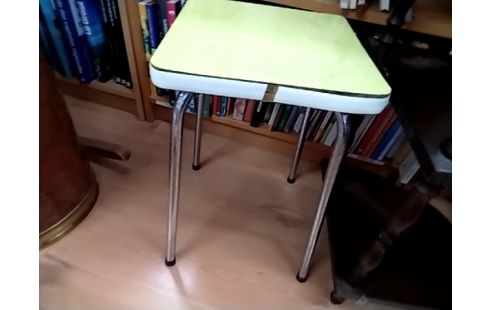 TABOURET EN FORMICA JAUNE