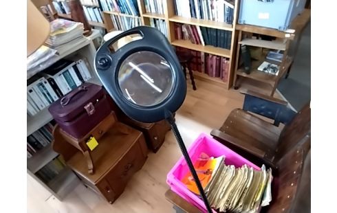 LOUPE LUMINEUSE SUR PIED