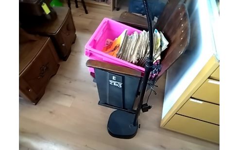 LOUPE LUMINEUSE SUR PIED