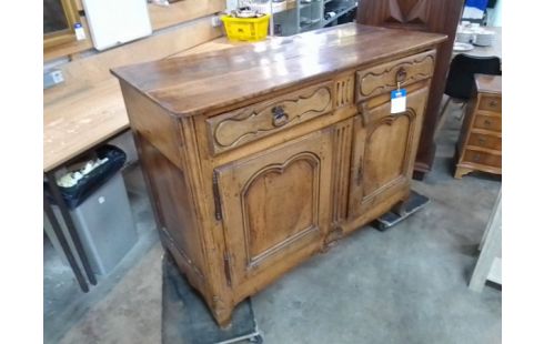 BAHUT BAS NOYER STYLE LOUIS XV 2 PORTES / 2 TIROIRS