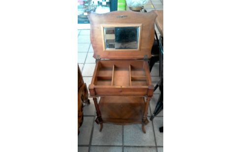 COIFFEUSE NOYER EPOQUE