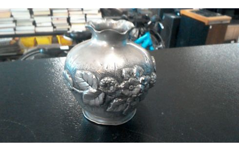 VASE ETAIN SIGNE  LEBOEUF EP 1900