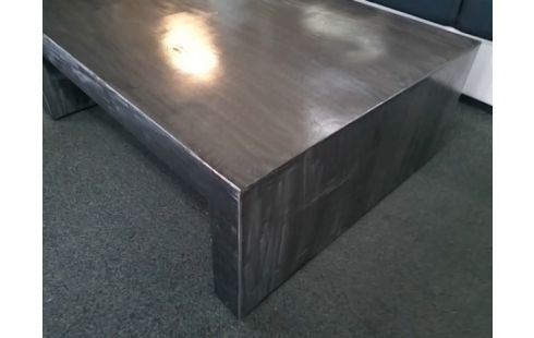 TABLE BASSE FER SUR ROULETTES 80X103