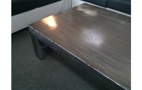 TABLE BASSE FER SUR ROULETTES 80X103