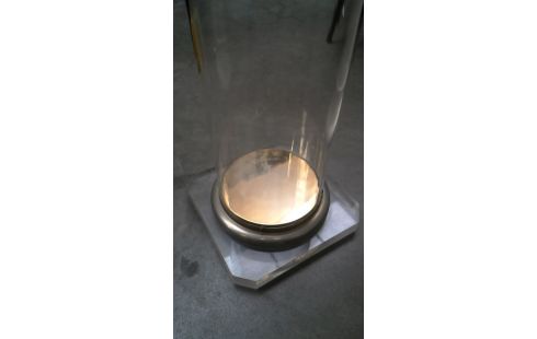 MESA DE SERVICIO PLEXIGLÁS REDONDO LATÓN AÑADA