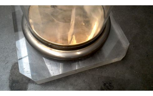 MESA DE SERVICIO PLEXIGLÁS REDONDO LATÓN AÑADA