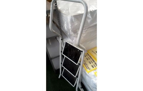 ESCABEAU BLANCHE METAL