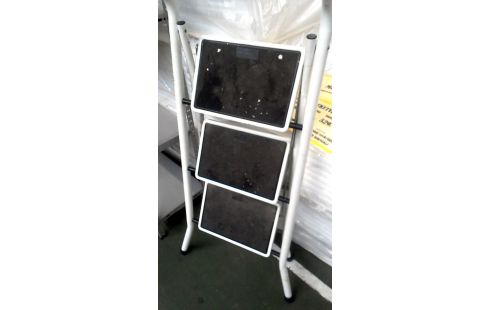 ESCABEAU BLANCHE METAL