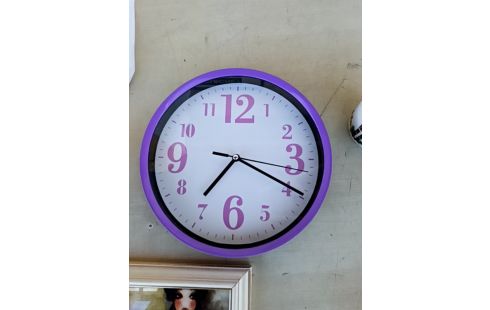 HORLOGE PM VIOLETTE
