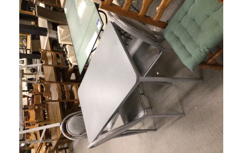 TABLE GRISE + 3 CHAISES