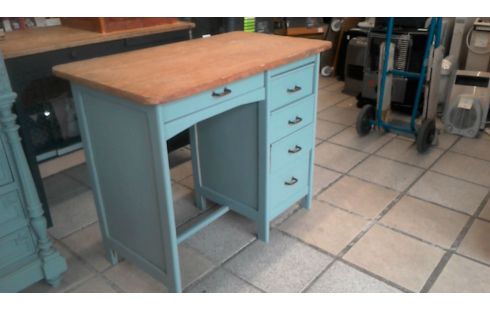 SCHREIBTISCH IM VINTAGE-STIL