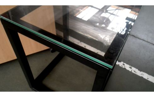 APARADOR NEGRO METAL HIELO