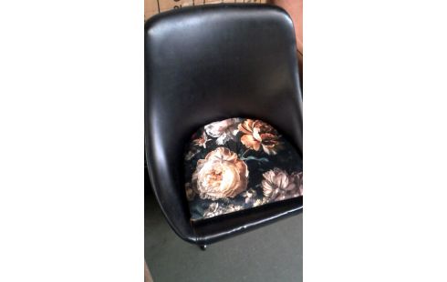 STOEL KUIPSTOEL VINTAGE ZWART SIMILI