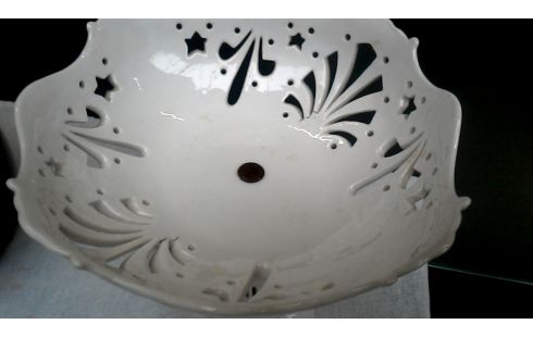 KELCH WEISS PORZELLAN ÜBER FUSS