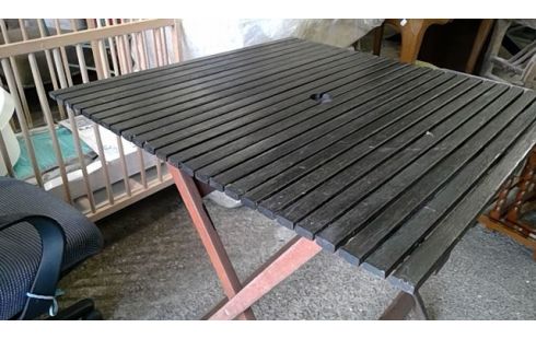 TABLE DE JARDIN  PLIABLE EN TECK