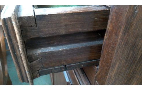 MUEBLE BAJO. ANTIGUO 2 PUERTAS 3 CAJONES