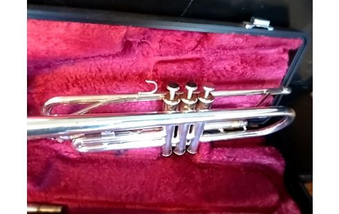 TROMPETTE Yamaha YTR 1335 silver avec etui rigide