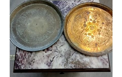 LOT DE 2 PLATEAUX EN CUIVRE