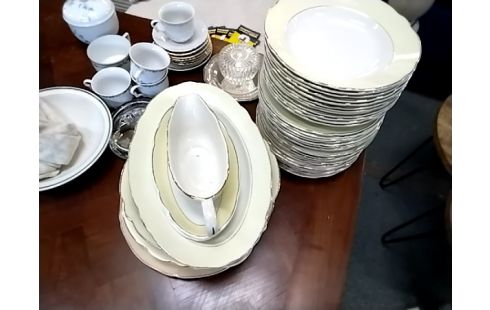 SERVICE SARREGUEMINES JAUNE BORDURES DOREES