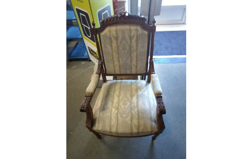 FAUTEUIL STYLE LOUIS XVI