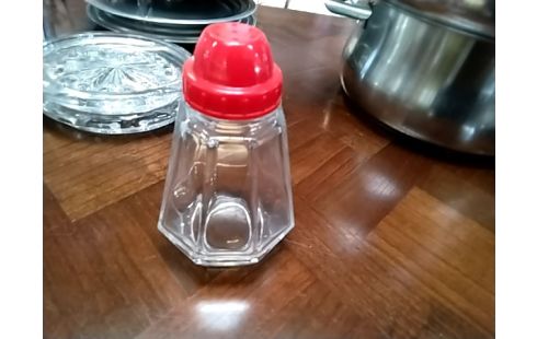 SALIERE EN VERRE COUVERCLE ROUGE