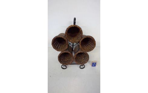 WIJN HOUDER,  GEVLOCHTEN