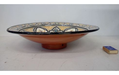 SIERBORD MIDDEN OOSTEN GESIGNEERD