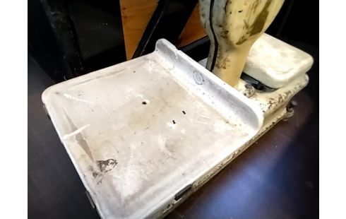 BALANCE Ancienne de boucher Duchesne