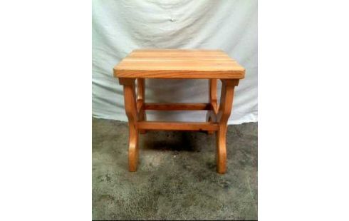 TABURETE PINO CUADRADO