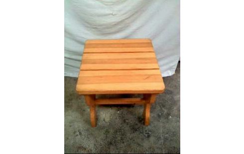 TABURETE PINO CUADRADO