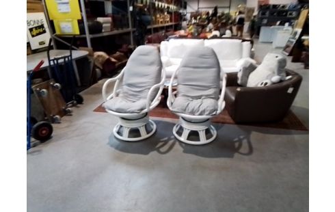 FAUTEUIL TOURNANT BLANC ROTIN + COUSSIN