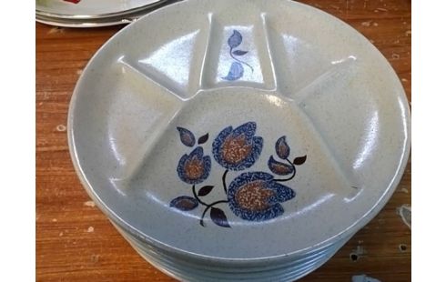 LOT D'ASSIETTES A FONDUE