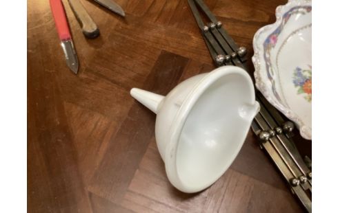 ENTONNOIR BLANC PLASTIQUE