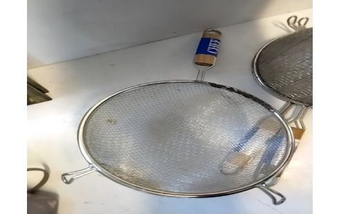 PASSOIRE Metal avec manche bois