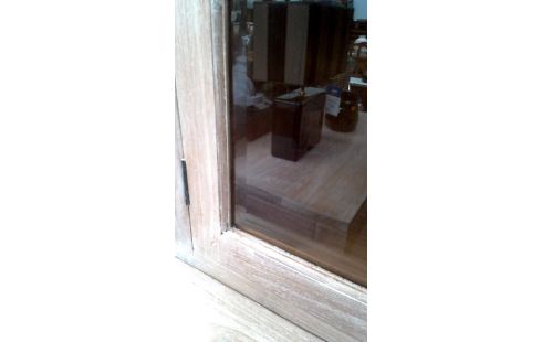 MUEBLE BAJO. TECA MACIZO LACADO BISELADO HIELO 4 PUERTAS 2 CAJONES