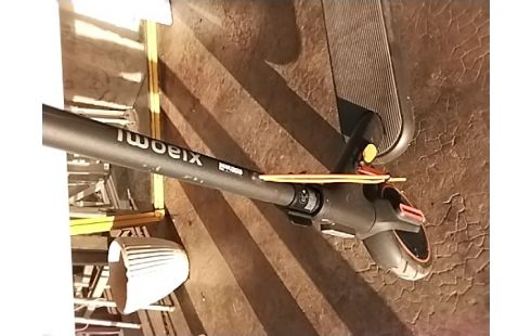 TROTTINETTE ÉLECTRIQUE XIAOMI 4GO + ACC RES