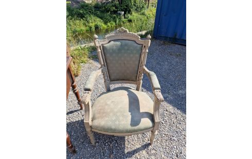 FAUTEUIL DE STYLE À RESTAURER