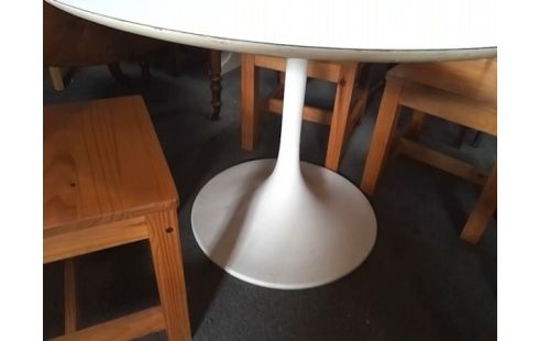 TABLE RONDE BLANCHE TULIPE