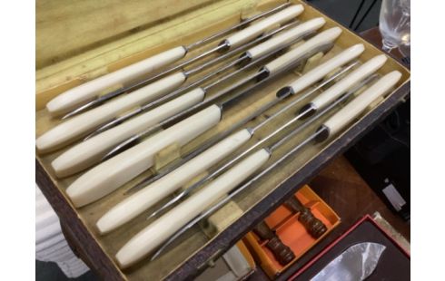 MENAGERE COUTEAUX INOX MANCHE BLANC